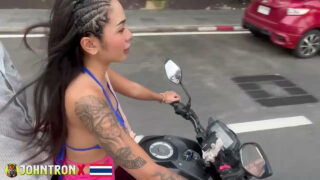 หนังเอ็กส์ไทย น้องแอนนา JohntronX – Anna สาวสายแว๊นขับมอไซต์พาฝรั่งมาเย็ดถึงห้อง